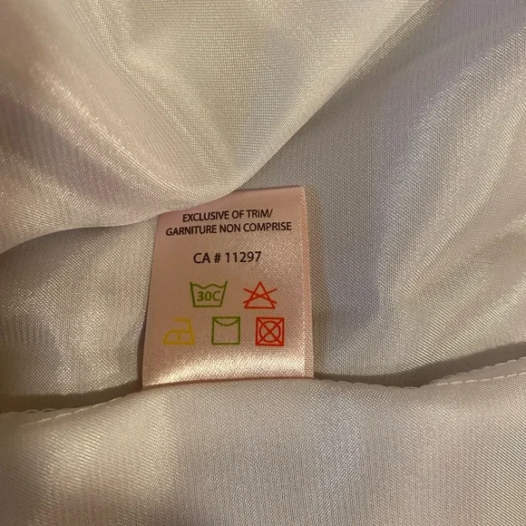 NWT La Vie en Rose White Satiny Robe w/ Lace Trim Sz M bridal spa silky luxury - Picture 10 of 13